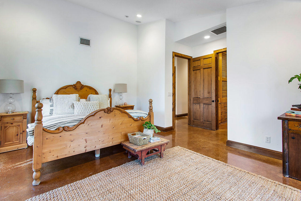 SADDLE TRAIL PARK OF WELL - Residential