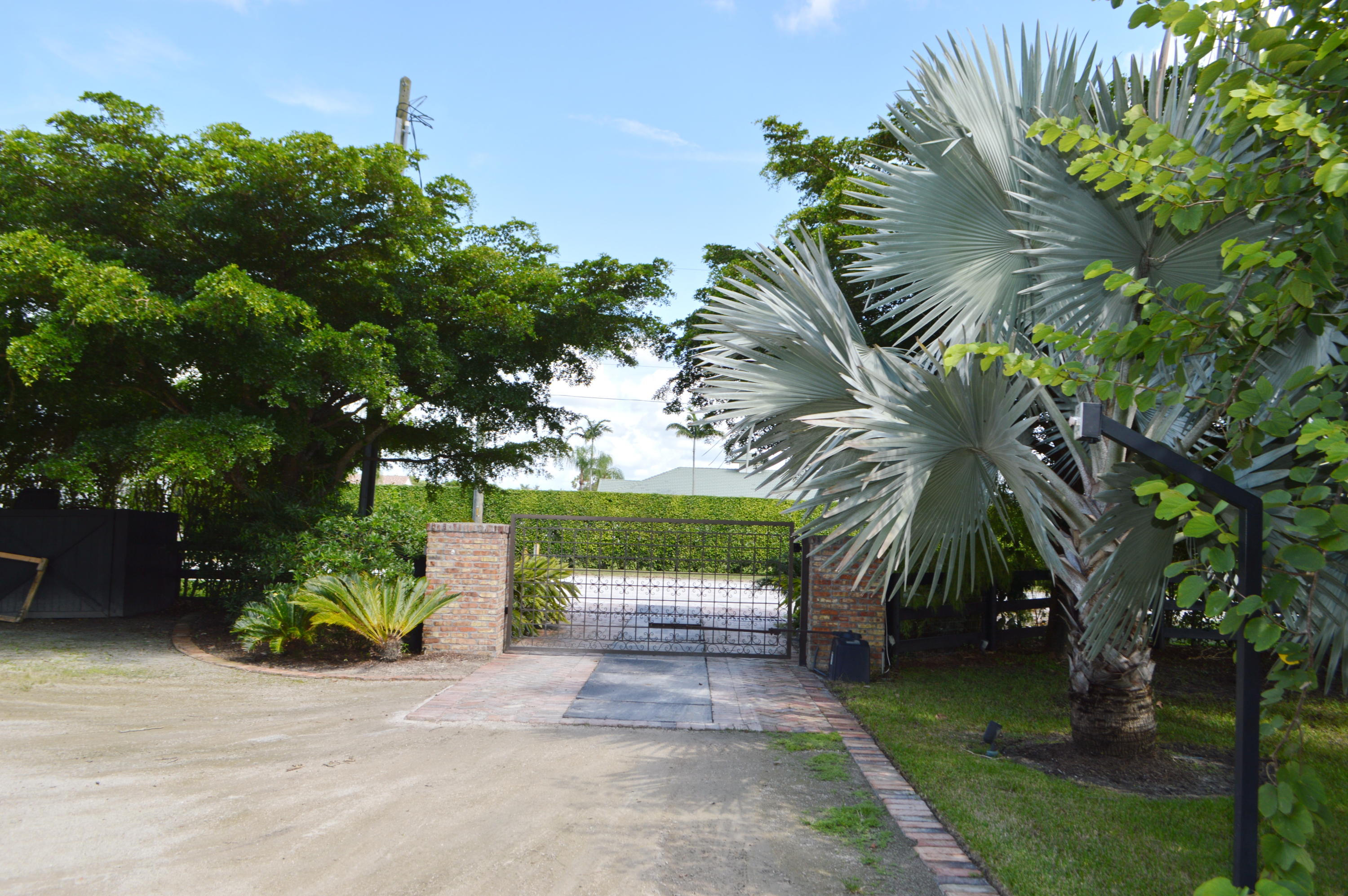 SADDLE TRAIL PARK OF WELL - Residential