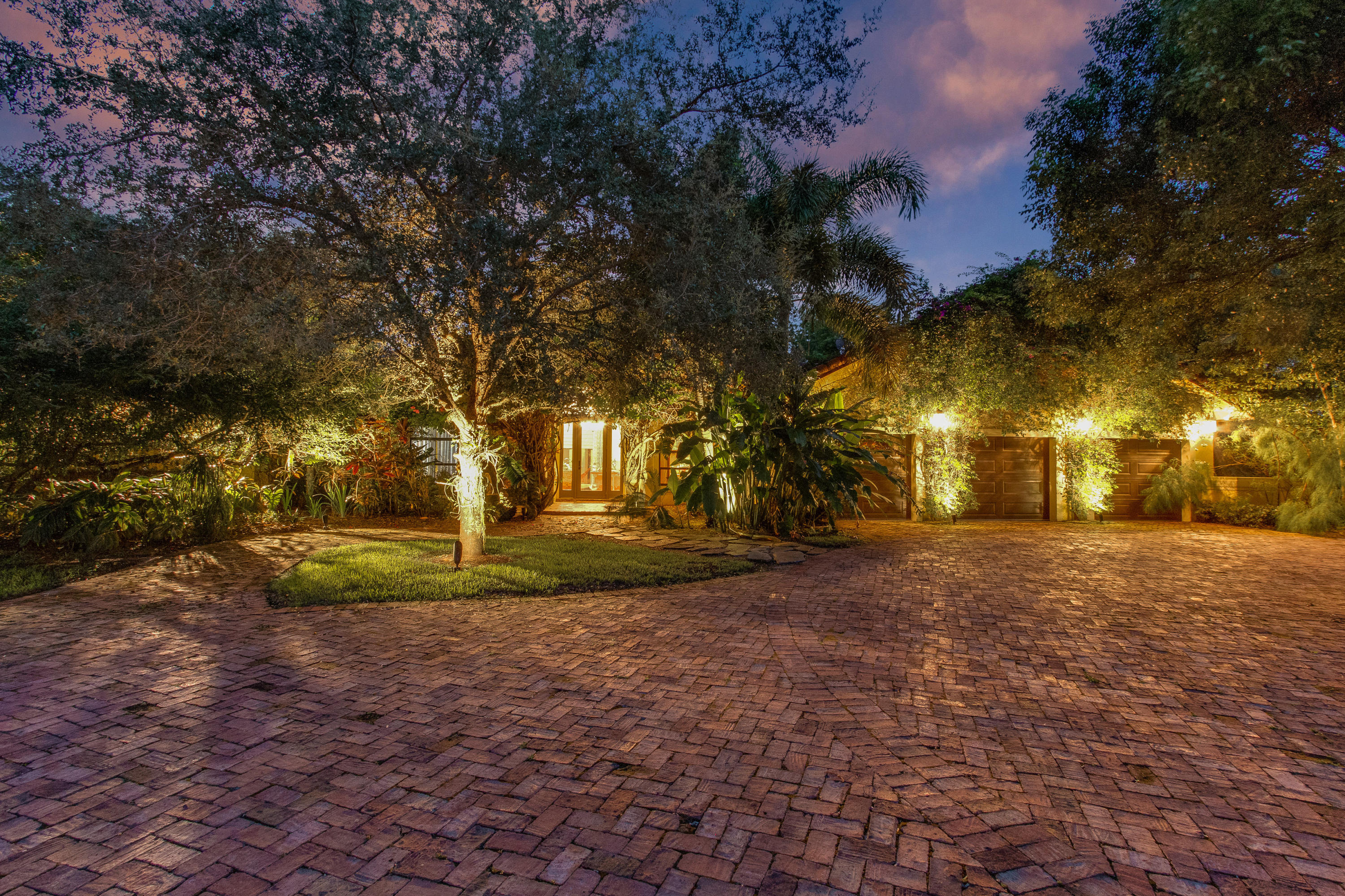 SADDLE TRAIL PARK OF WELL - Residential