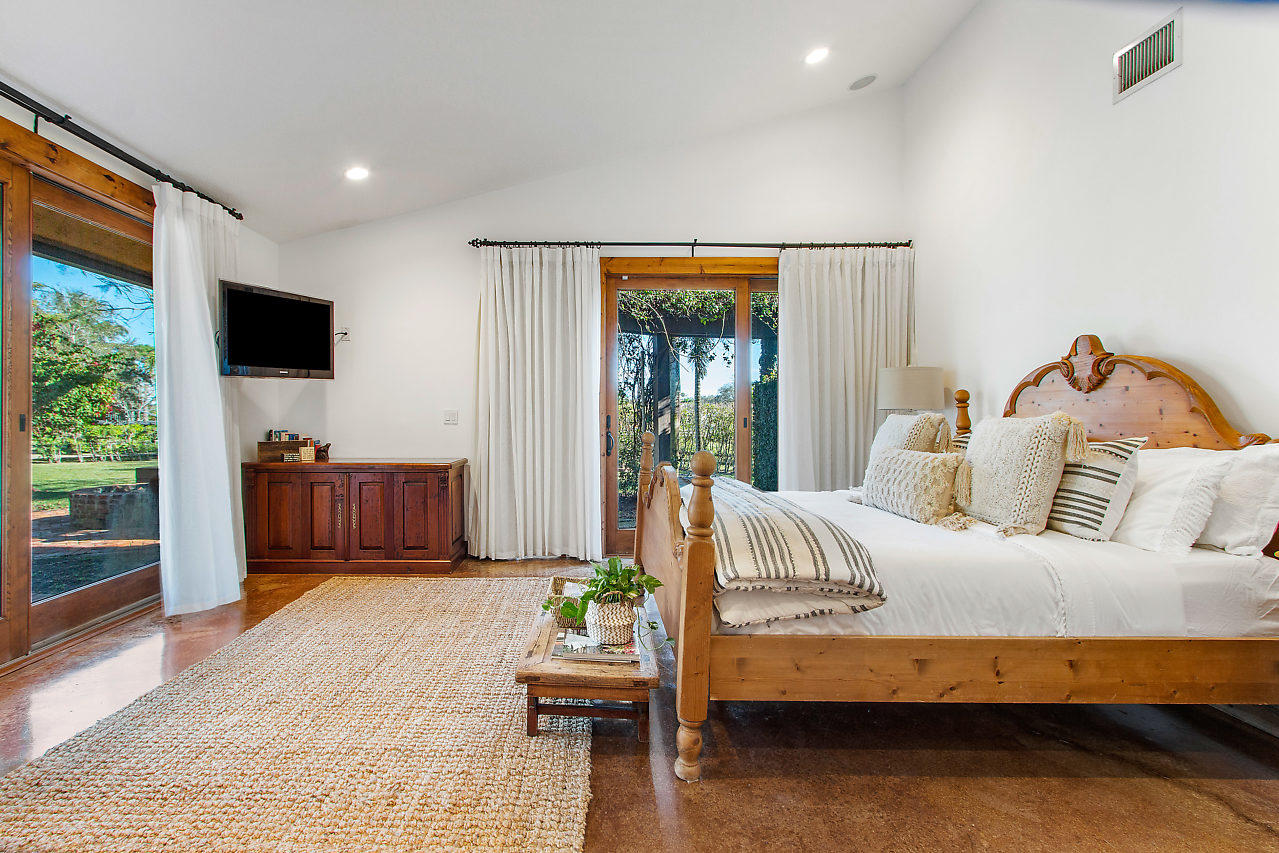 SADDLE TRAIL PARK OF WELL - Residential