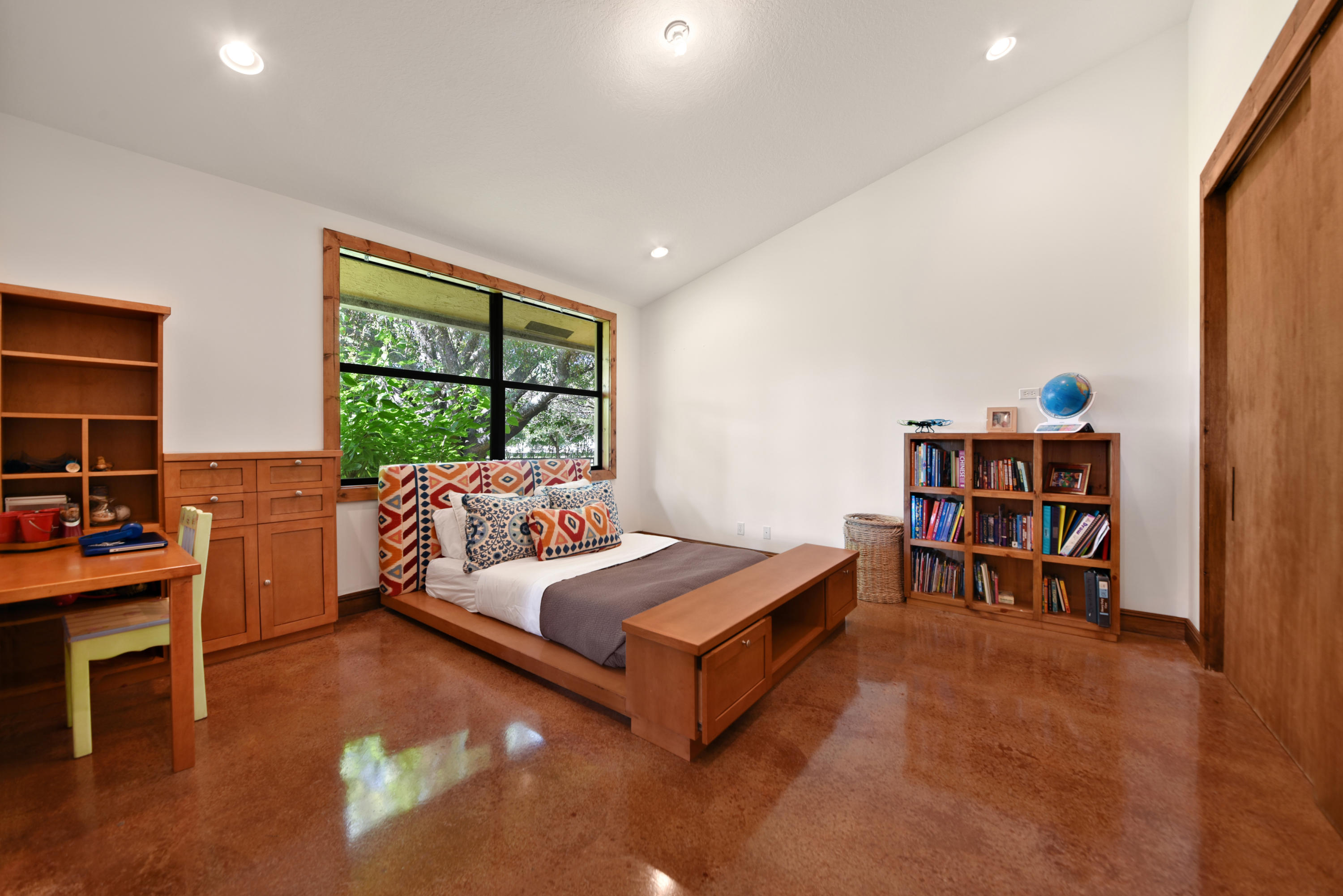 SADDLE TRAIL PARK OF WELL - Residential