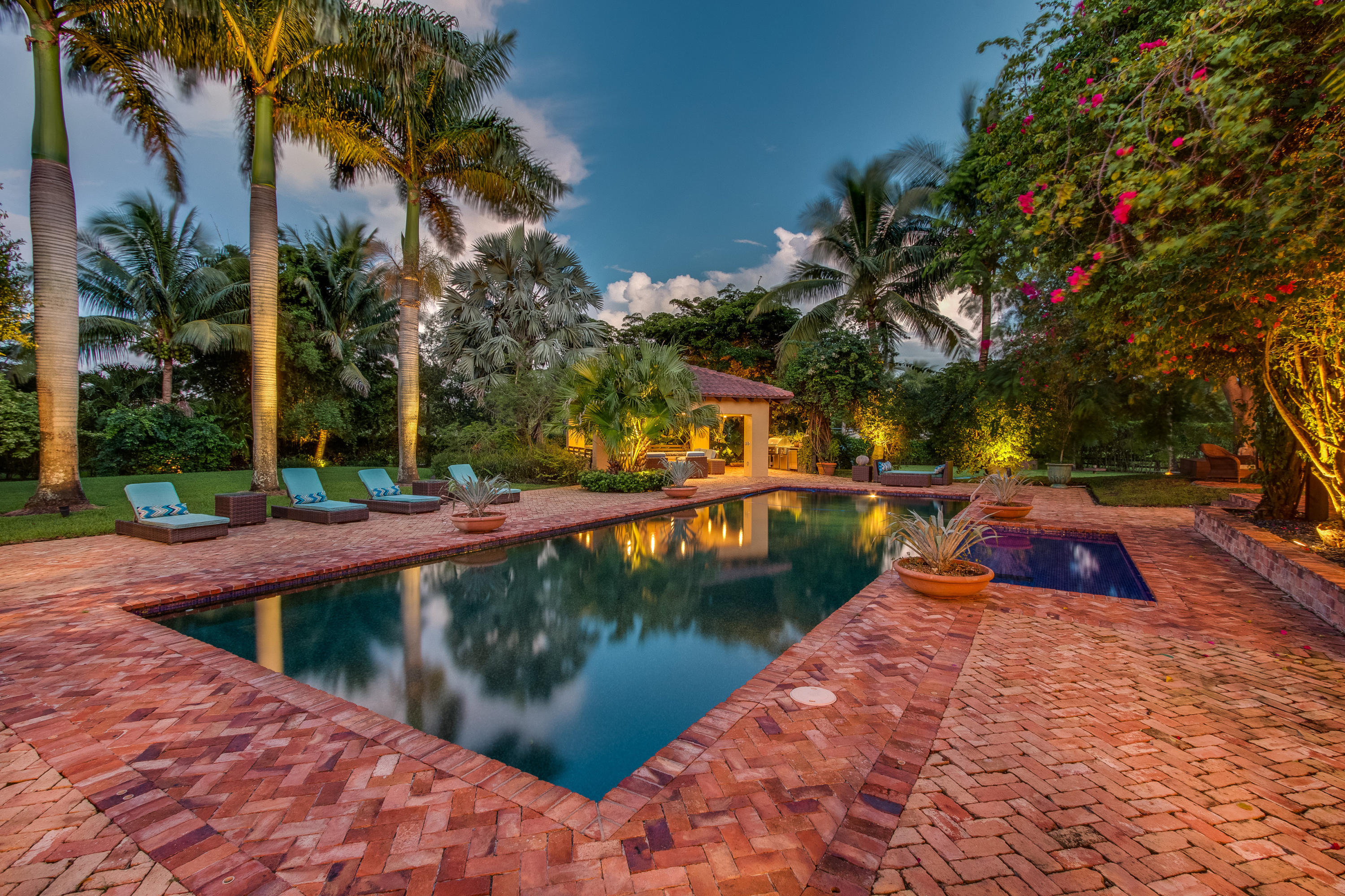 SADDLE TRAIL PARK OF WELL - Residential