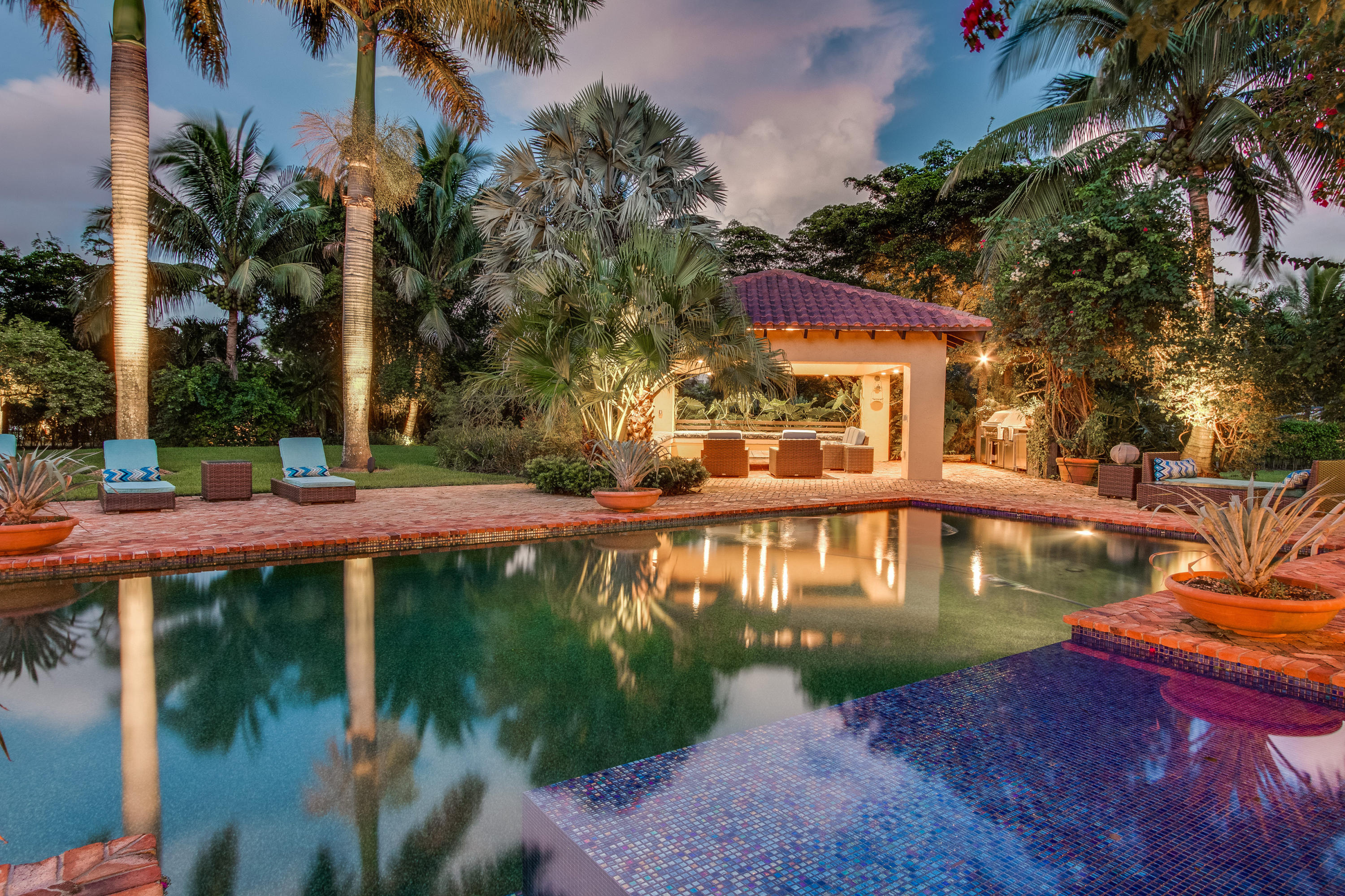 SADDLE TRAIL PARK OF WELL - Residential