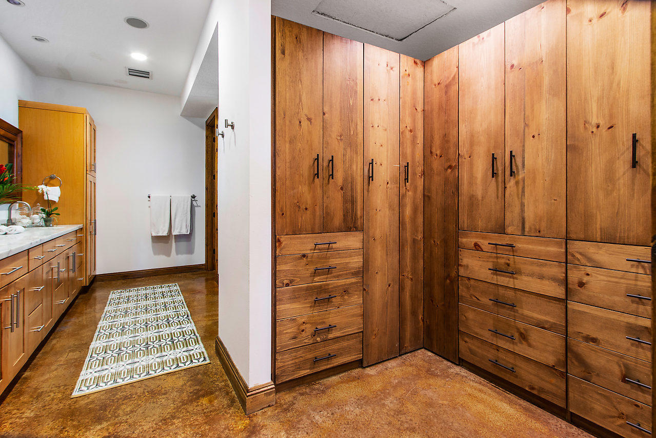 SADDLE TRAIL PARK OF WELL - Residential