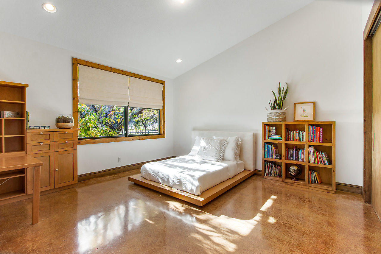 SADDLE TRAIL PARK OF WELL - Residential