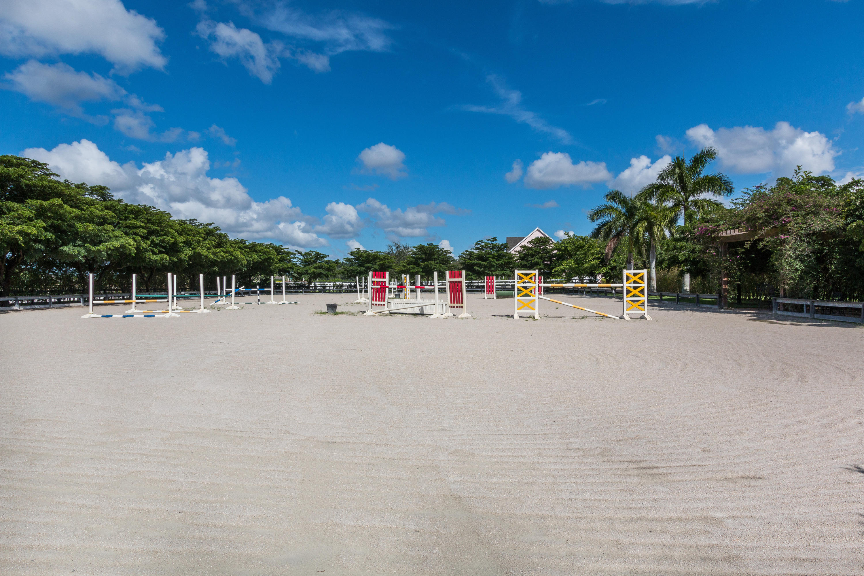 SADDLE TRAIL PARK OF WELL - Residential