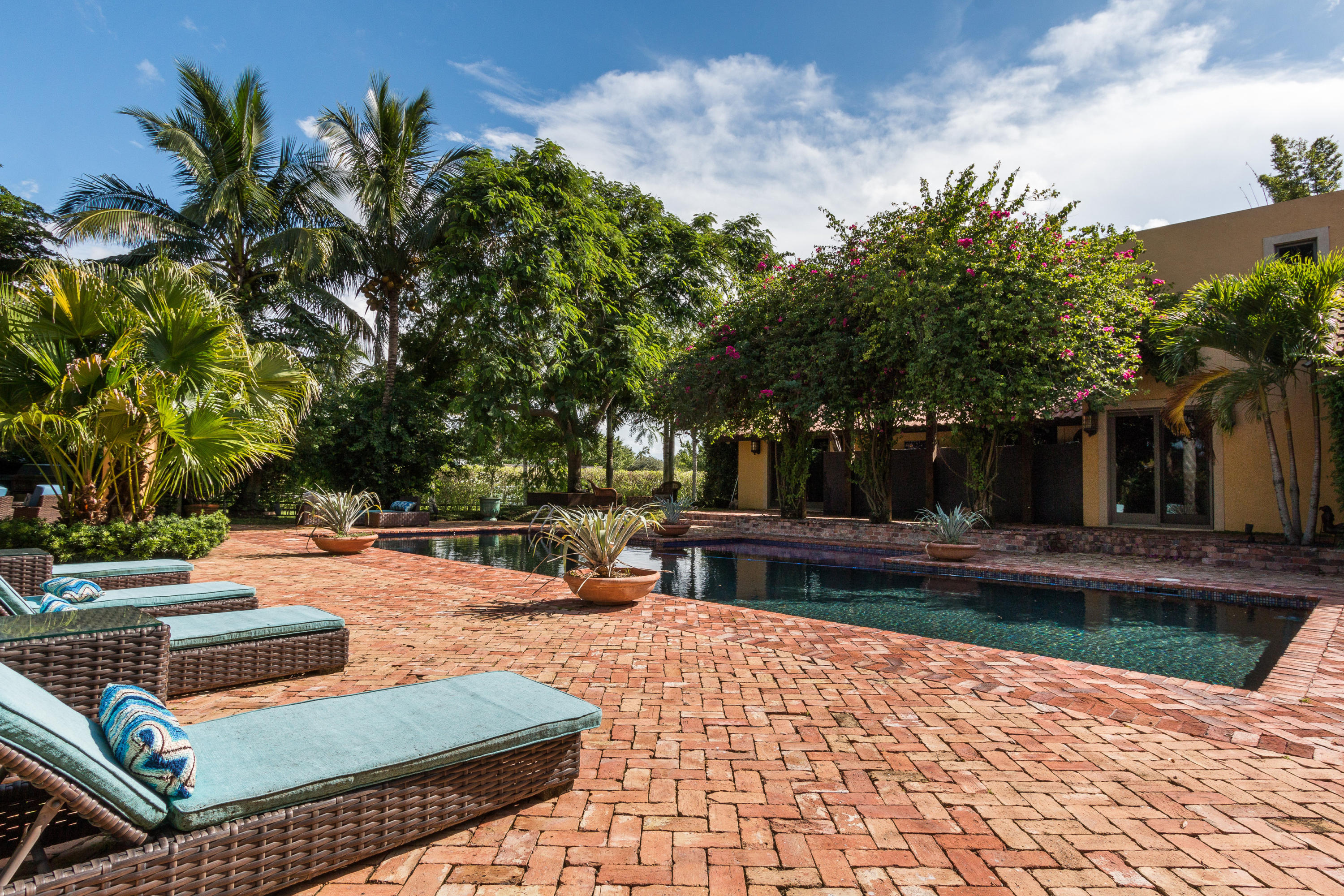 SADDLE TRAIL PARK OF WELL - Residential