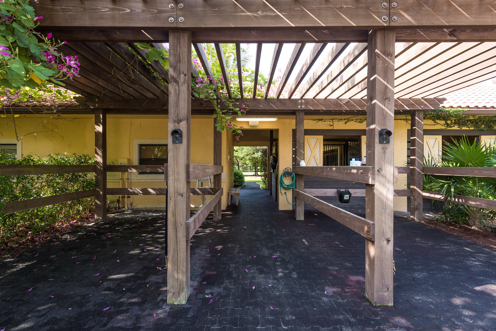 SADDLE TRAIL PARK OF WELL - Residential