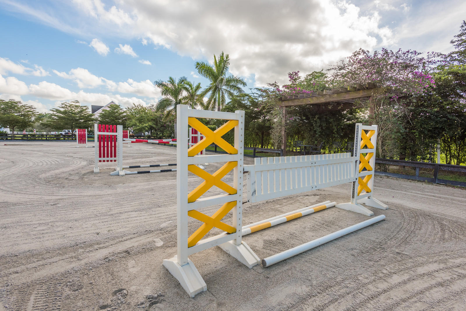 SADDLE TRAIL PARK OF WELL - Residential