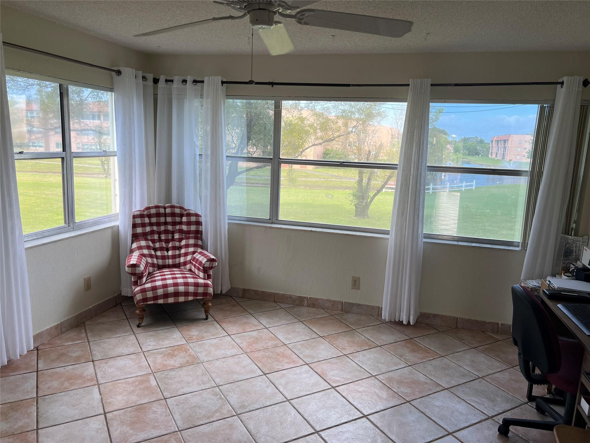 SUNRISE LAKES PHASE 3. - Residential