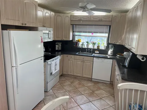 9721 Sunrise Lakes Blvd Unit 201, Sunrise, FL MLS: F10489012