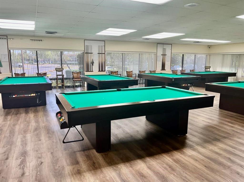 SUNRISE LAKES PHASE 3. - Residential