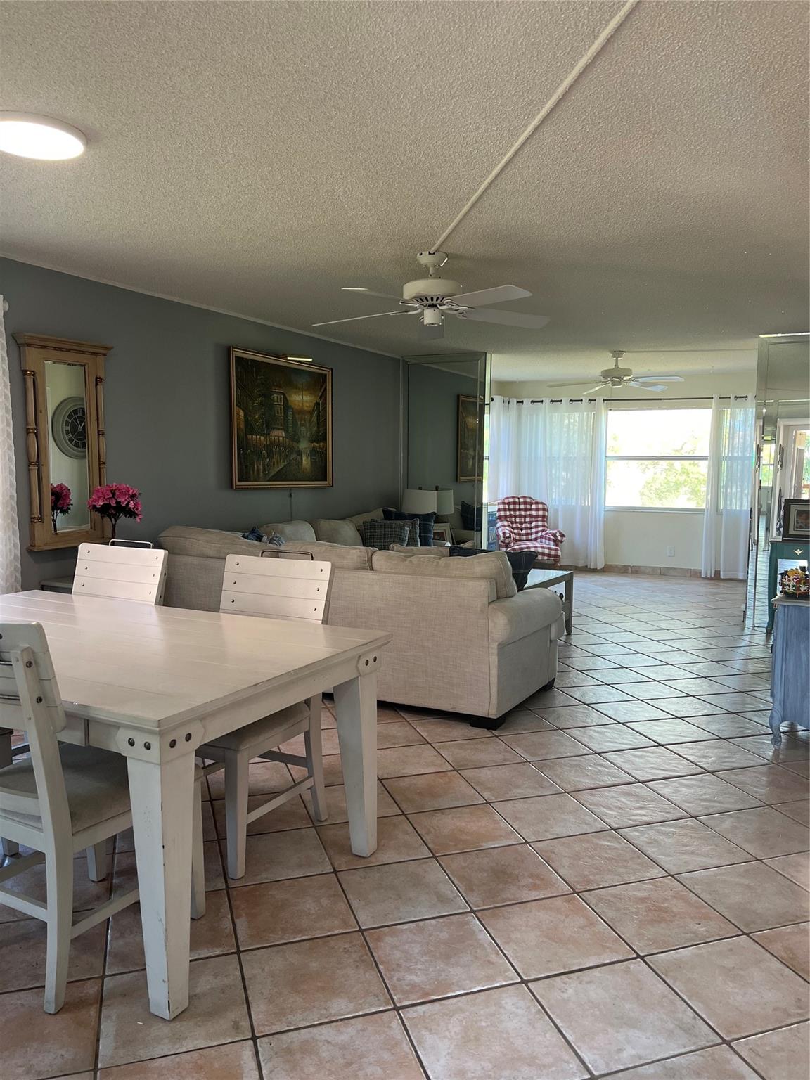 SUNRISE LAKES PHASE 3. - Residential