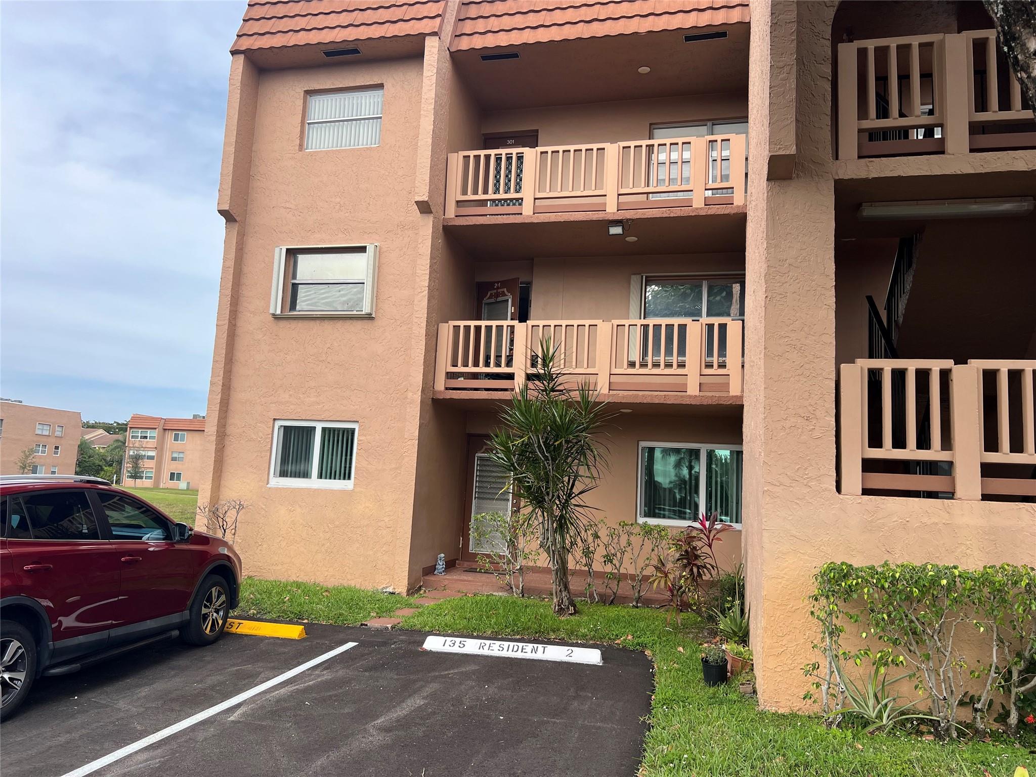 SUNRISE LAKES PHASE 3. - Residential