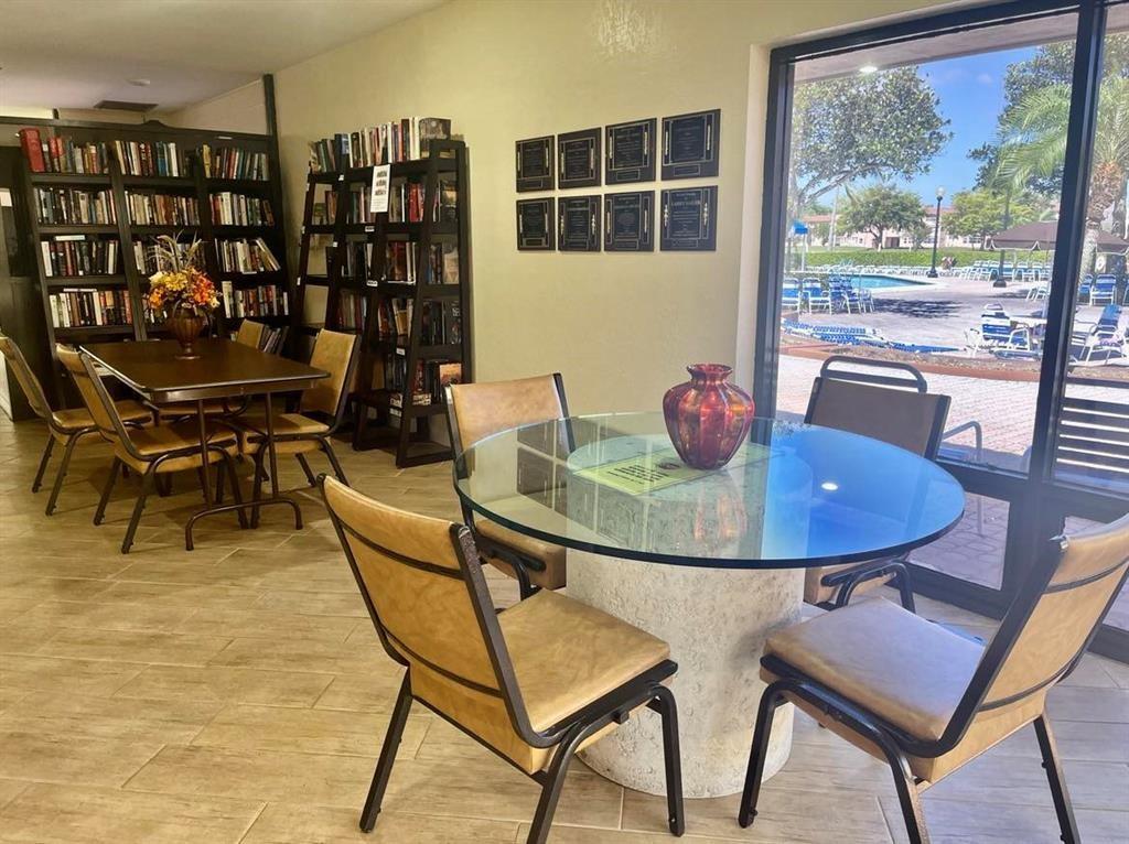 SUNRISE LAKES PHASE 3. - Residential