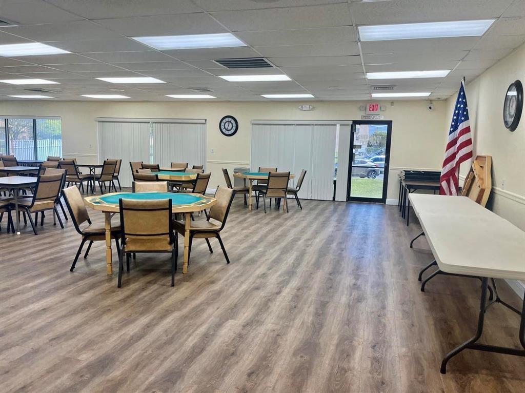 SUNRISE LAKES PHASE 3. - Residential