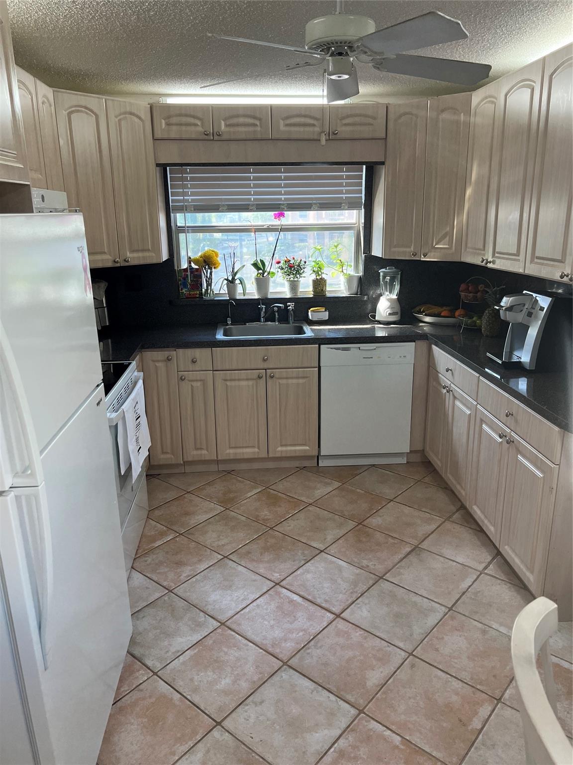 SUNRISE LAKES PHASE 3. - Residential
