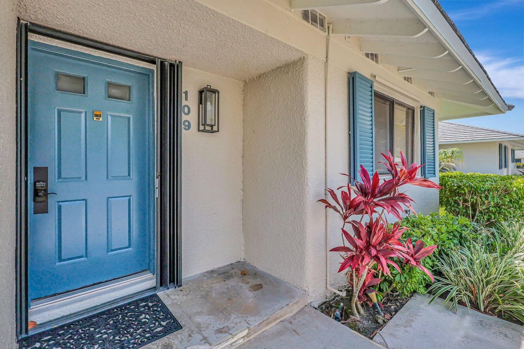 Photo of 109 Club Drive, Palm Beach Gardens, FL 33418 (MLS # R11088359)