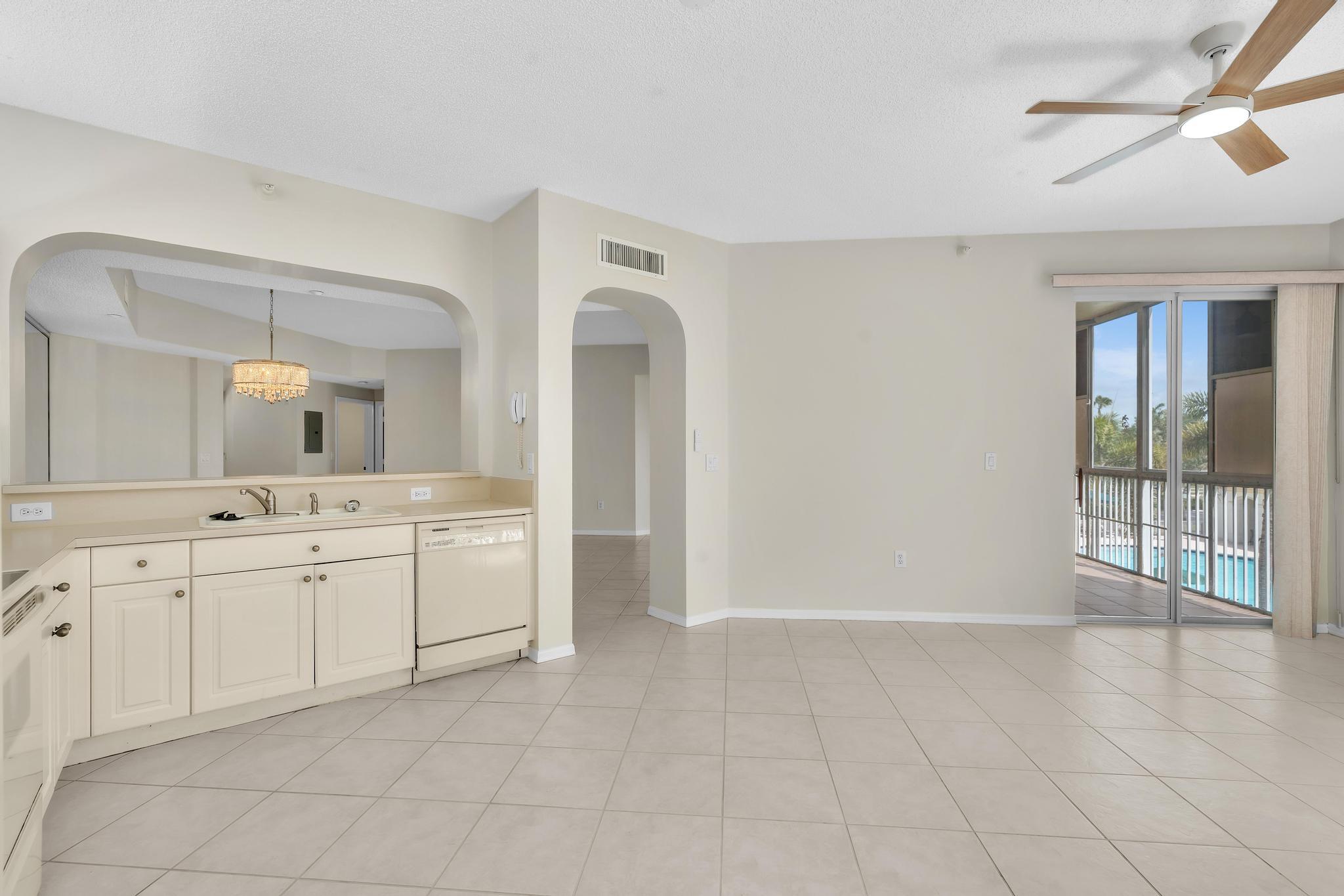 SOUTHAMPTON CONDOMINIUM J - Residential