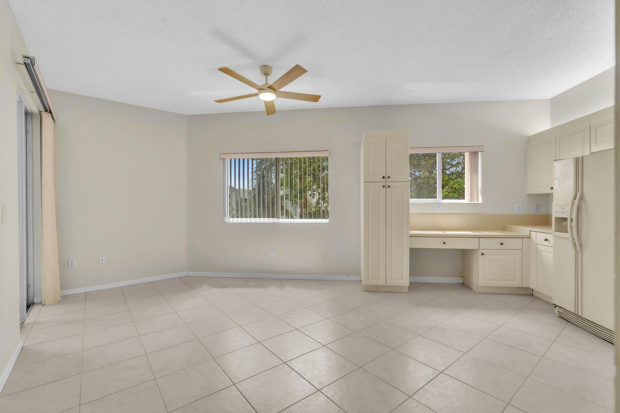 SOUTHAMPTON CONDOMINIUM J - Residential
