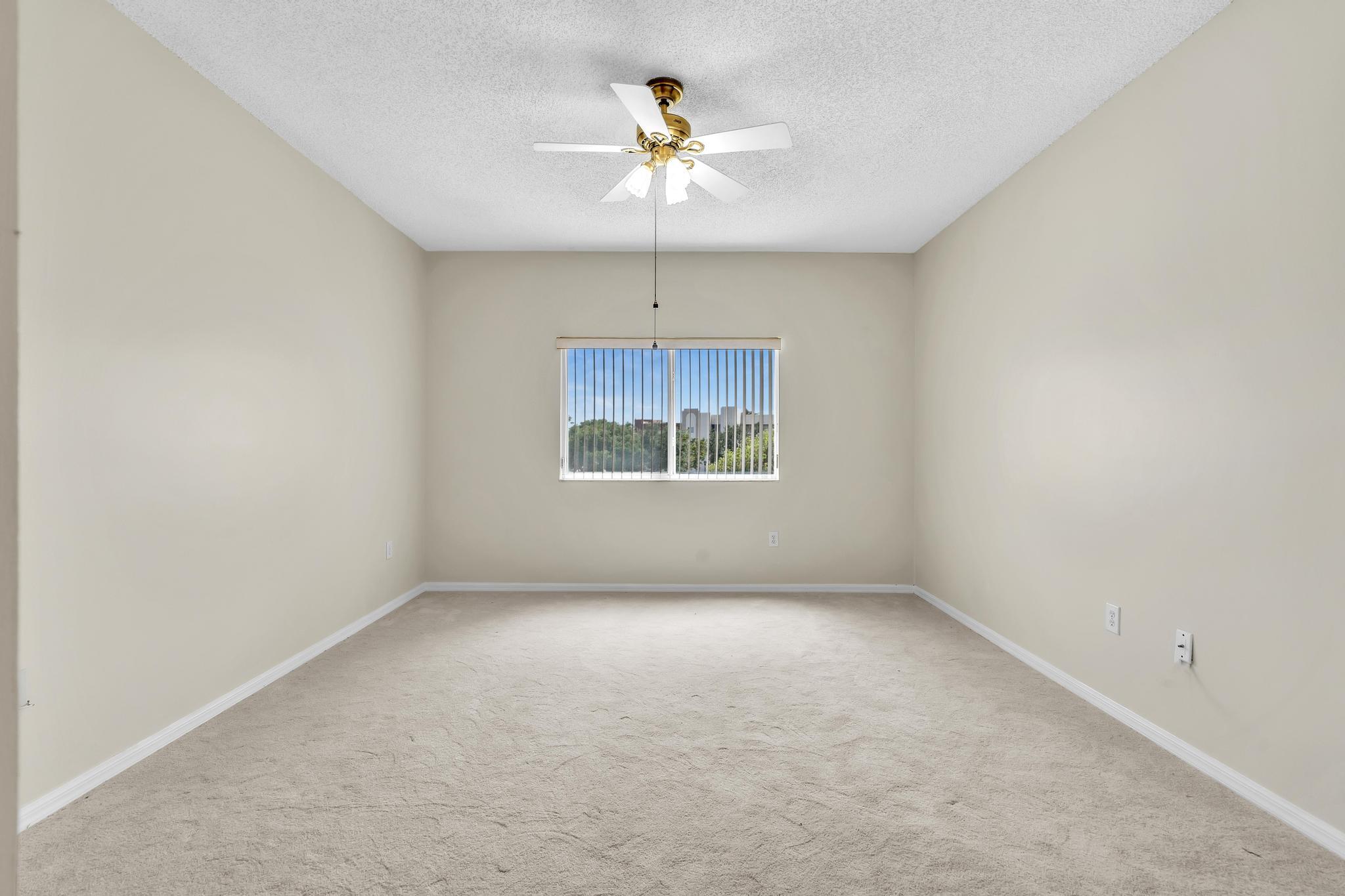 SOUTHAMPTON CONDOMINIUM J - Residential