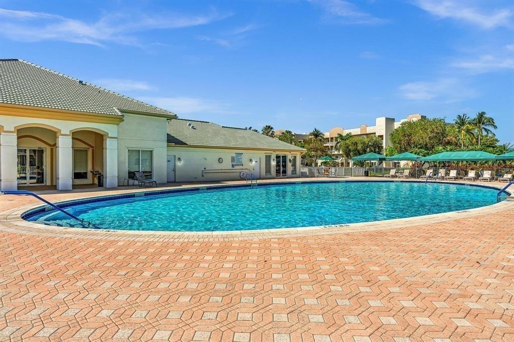 SOUTHAMPTON CONDOMINIUM J - Residential
