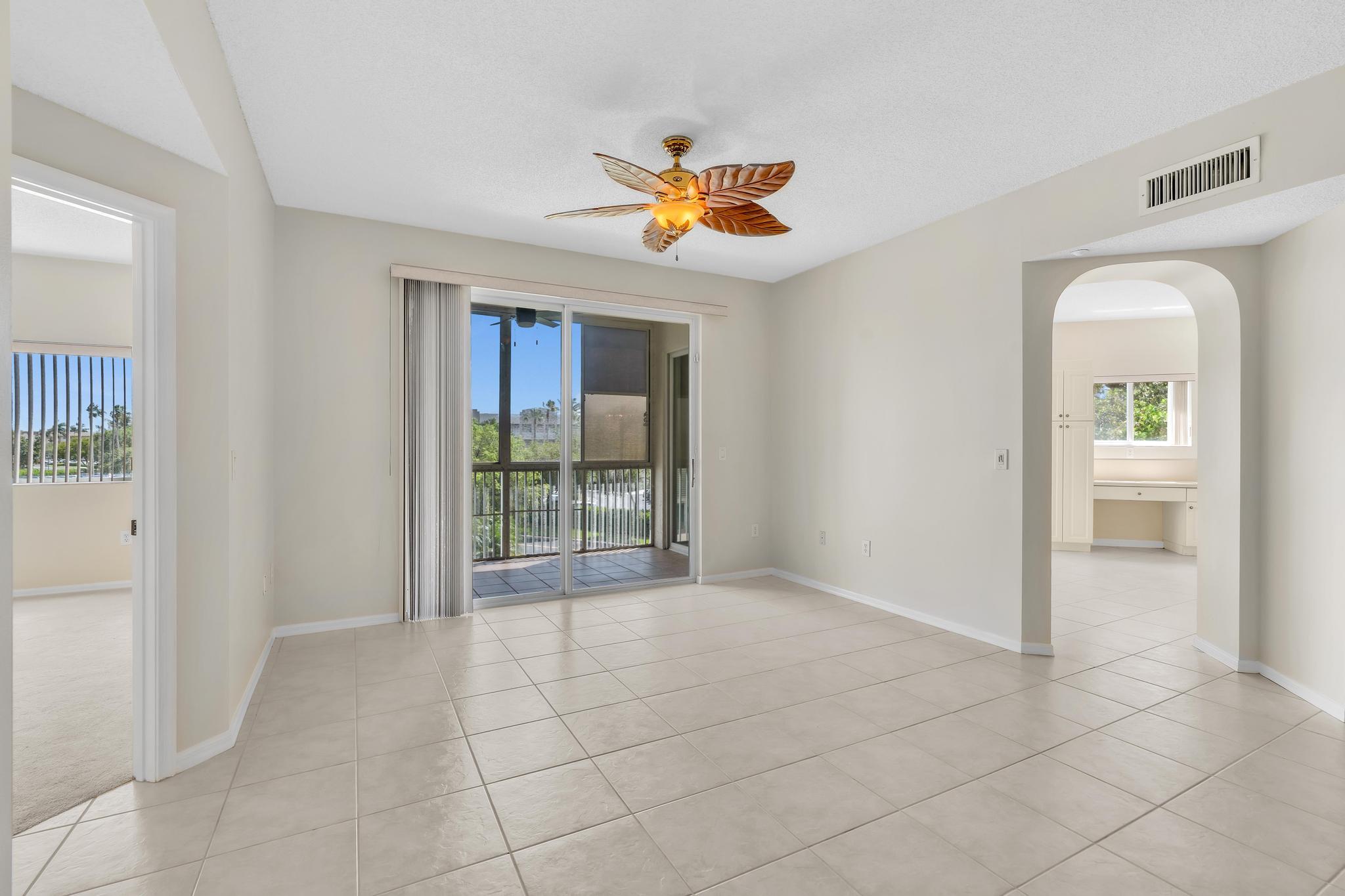 SOUTHAMPTON CONDOMINIUM J - Residential