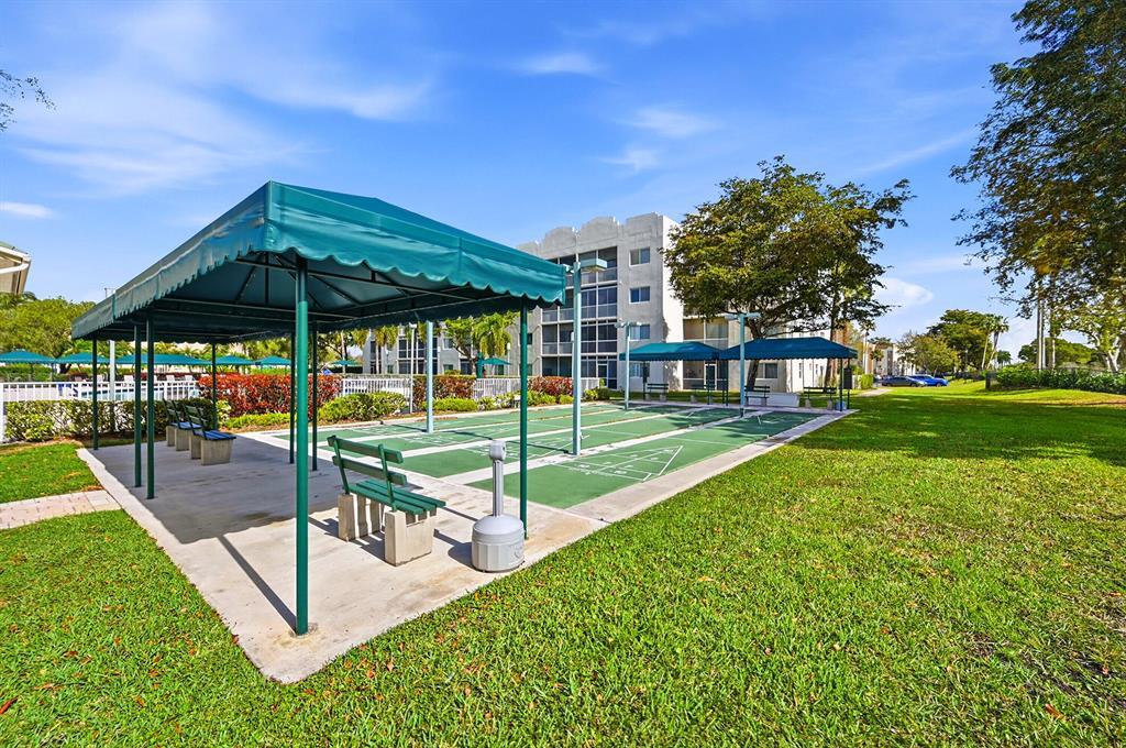 SOUTHAMPTON CONDOMINIUM J - Residential