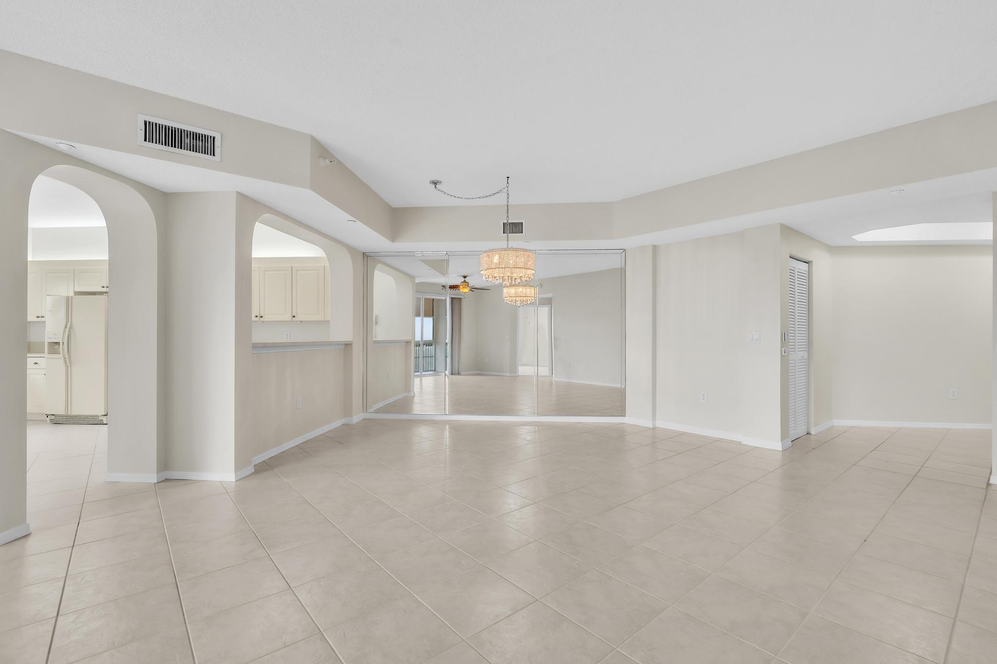 SOUTHAMPTON CONDOMINIUM J - Residential