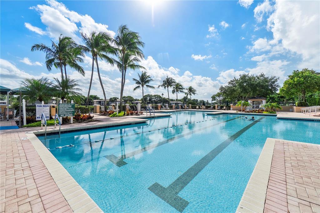 SOUTHAMPTON CONDOMINIUM J - Residential