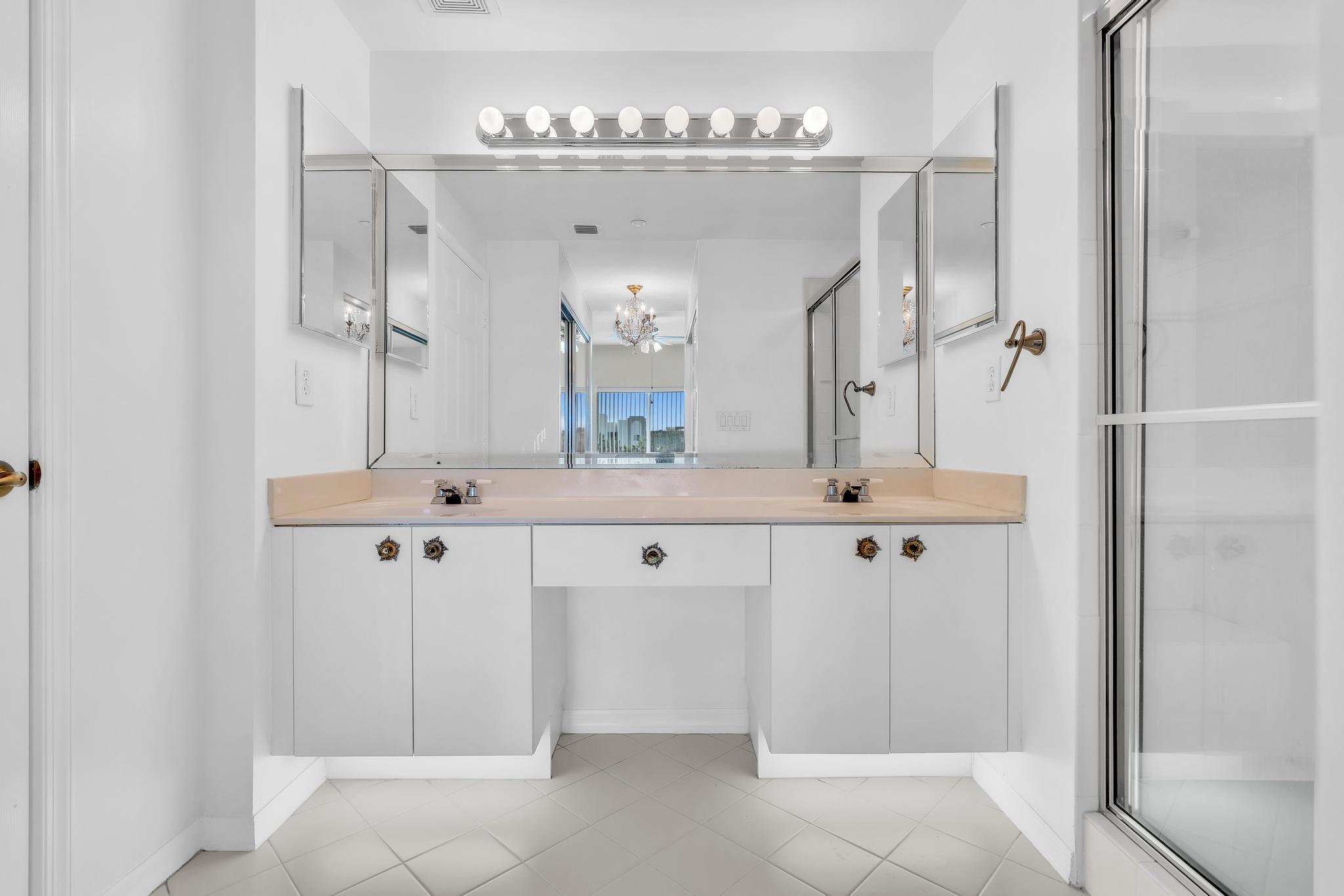 SOUTHAMPTON CONDOMINIUM J - Residential