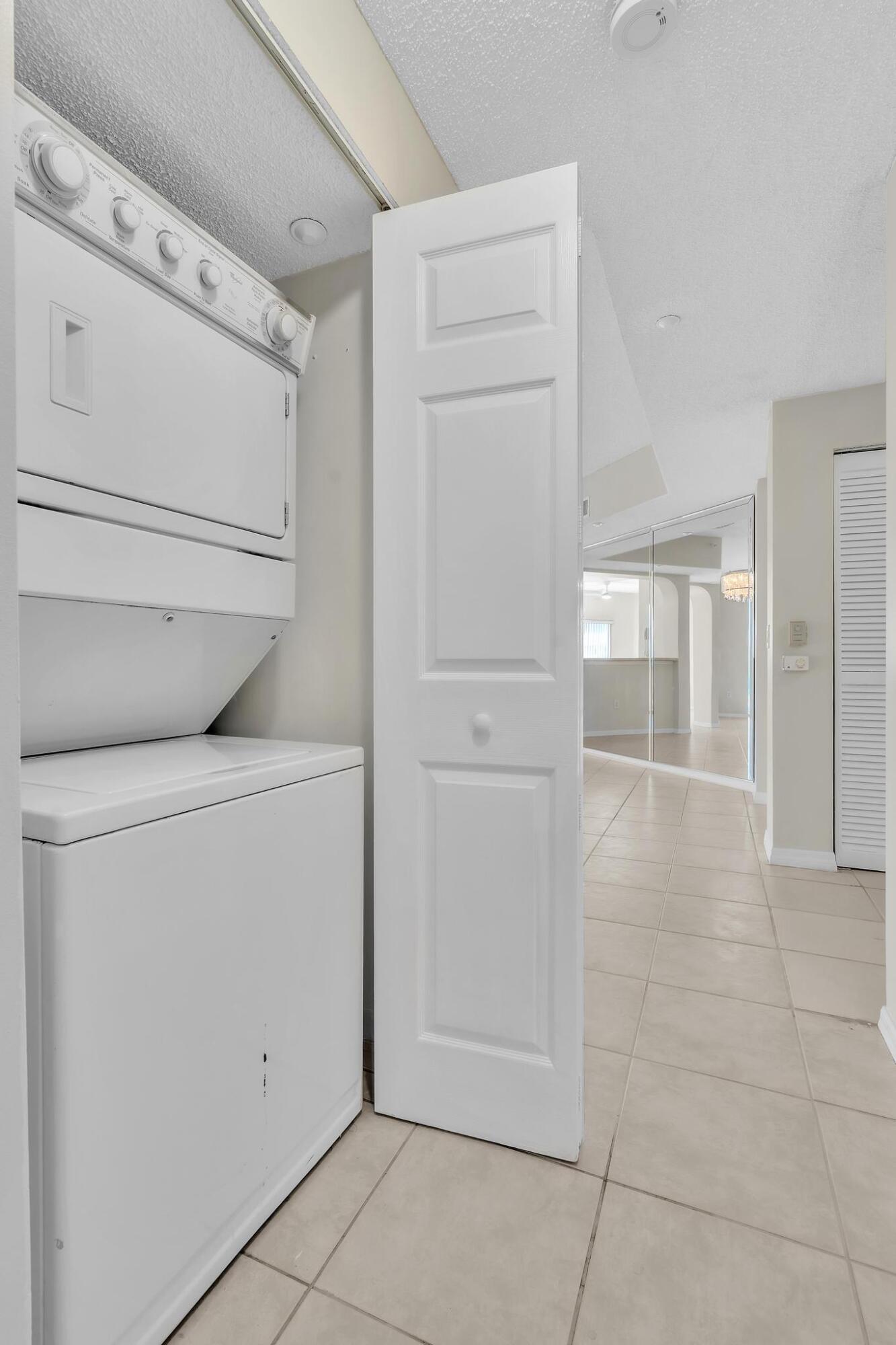 SOUTHAMPTON CONDOMINIUM J - Residential