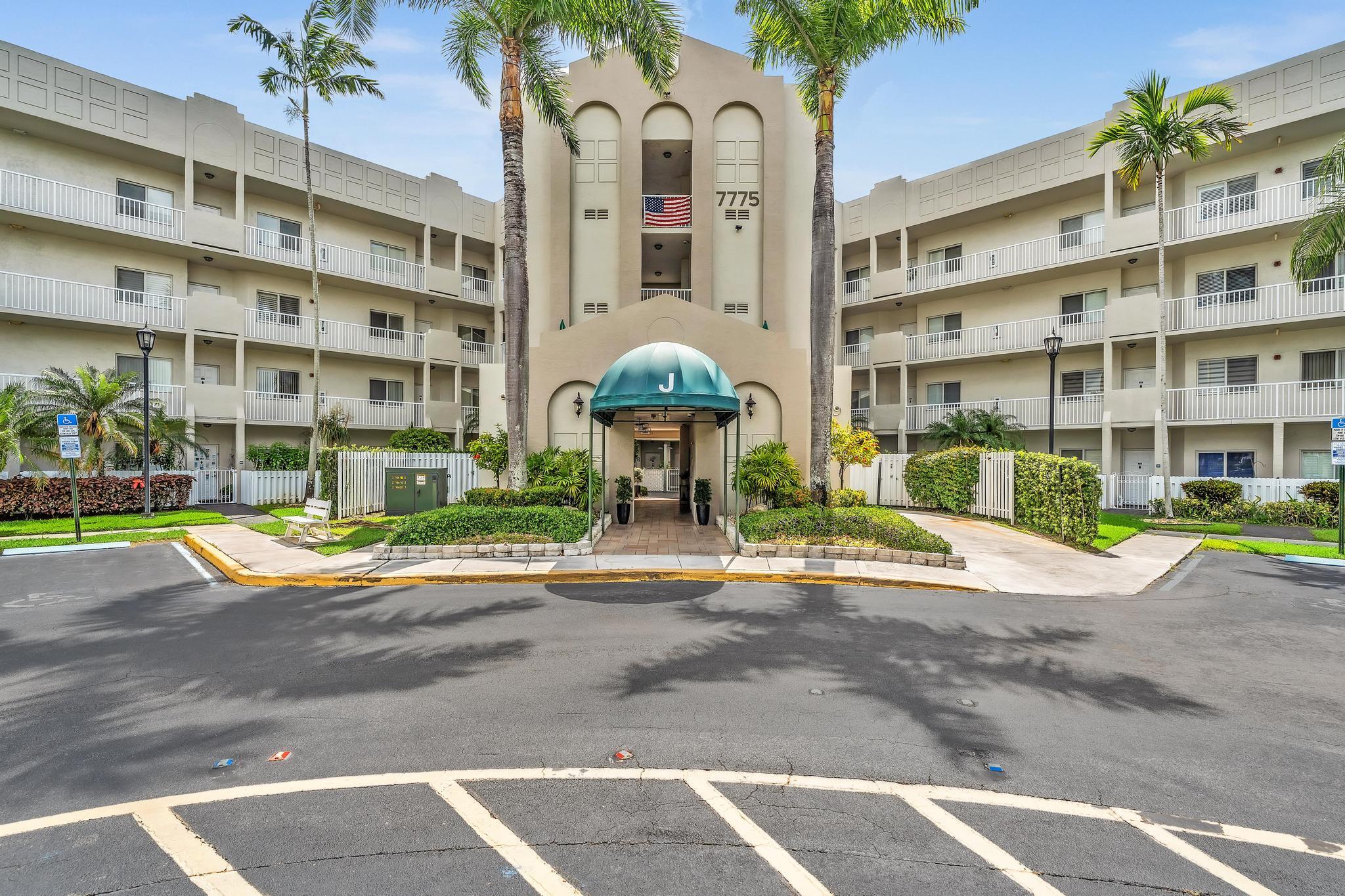 SOUTHAMPTON CONDOMINIUM J - Residential