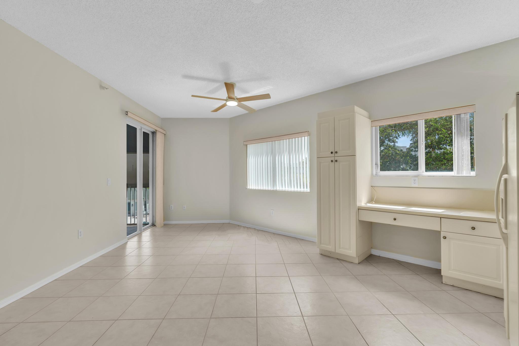 SOUTHAMPTON CONDOMINIUM J - Residential