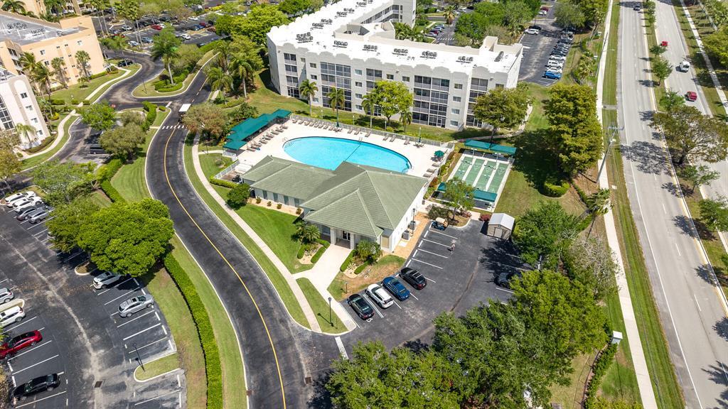 SOUTHAMPTON CONDOMINIUM J - Residential
