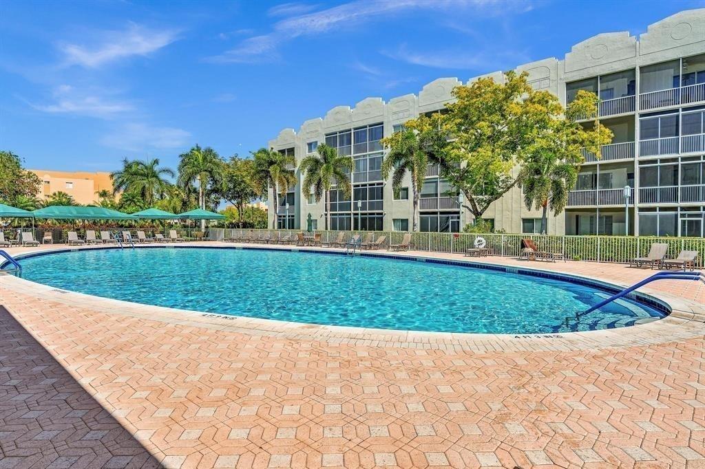 SOUTHAMPTON CONDOMINIUM J - Residential