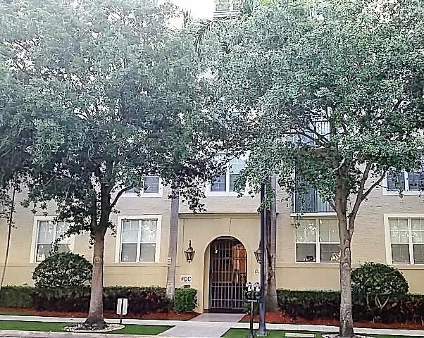 Completely renovated 2/2 split floor plan features granite/stainless kitchen, new bath vanities, large format tile throughout. Each bedroom operates like its own master. Newer a/c & water heater, and full-size washer/dryer. Overlooks lush courtyard, away from traffic, just steps from parking deck. Top floor end unit, so it's bright and breezy. Elevator lets out right next to City Pizza on Hibiscus and all that The Square (CityPlace) has to offer. This unit is right in the pulse of downtown, but feels quite, private, and sequestered. The best of both worlds!