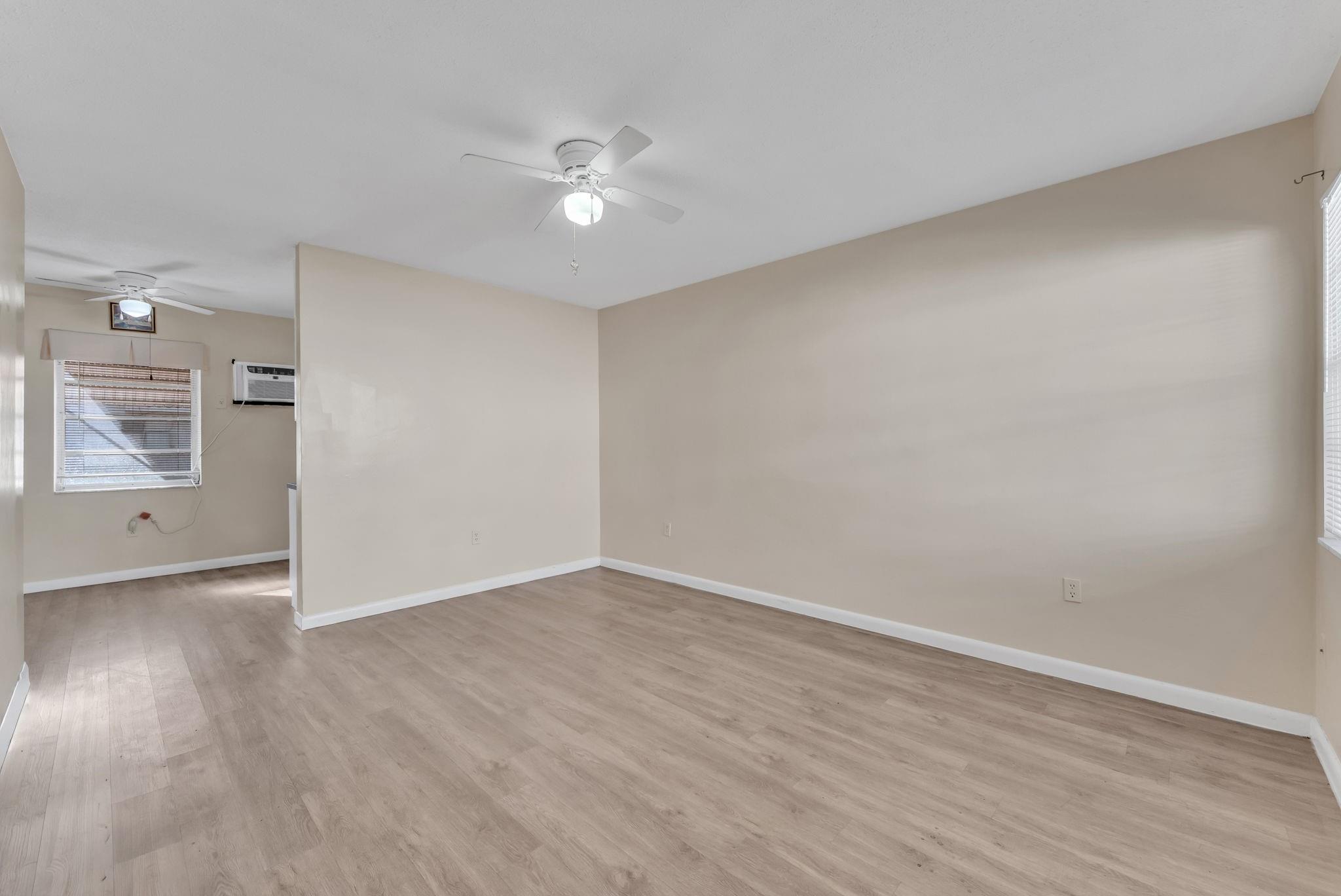 Hollywood Lawns 2-58 B - Residential Lease