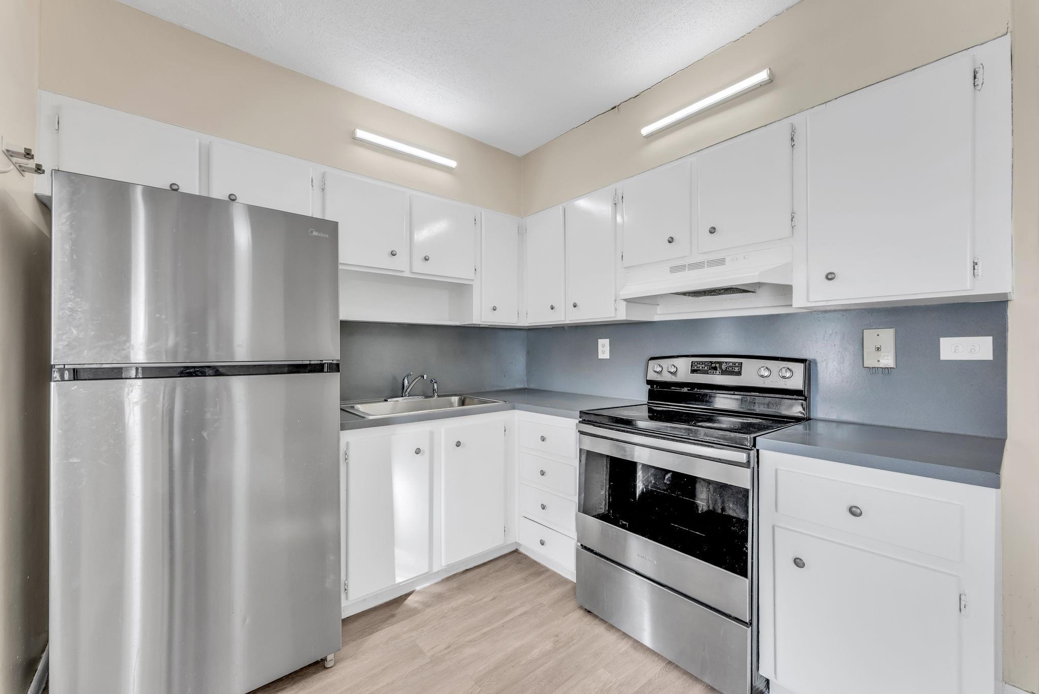 Hollywood Lawns 2-58 B - Residential Lease