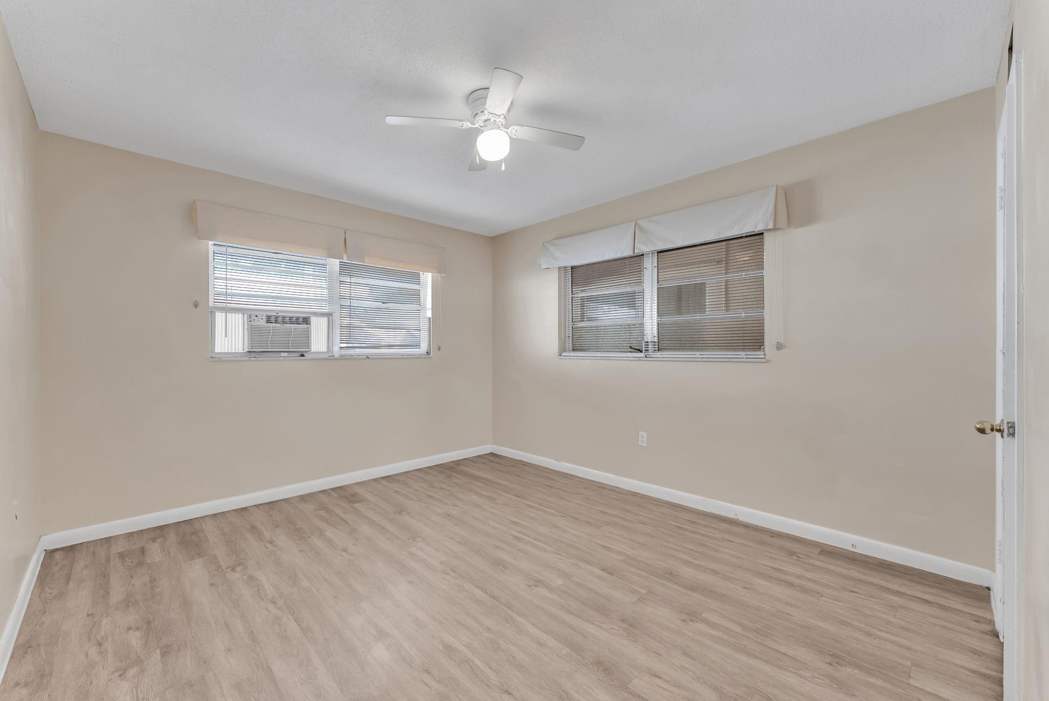 Hollywood Lawns 2-58 B - Residential Lease