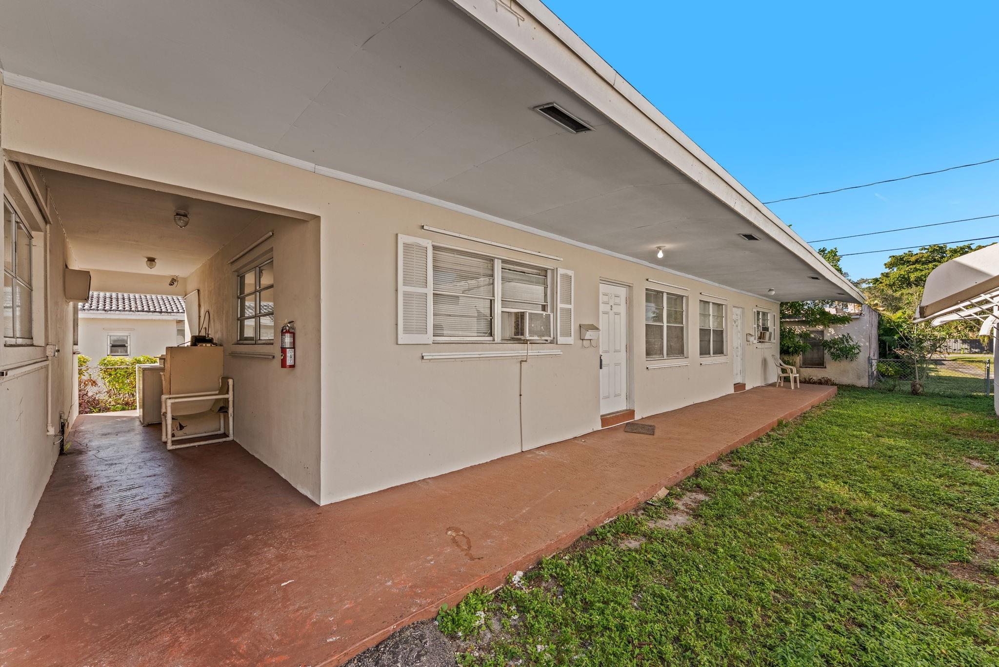 Hollywood Lawns 2-58 B - Residential Lease