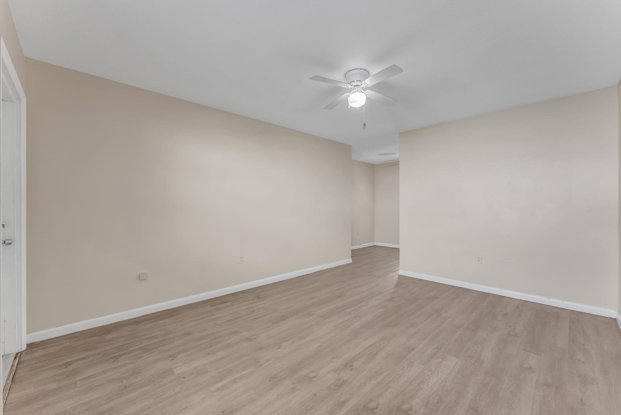 Hollywood Lawns 2-58 B - Residential Lease