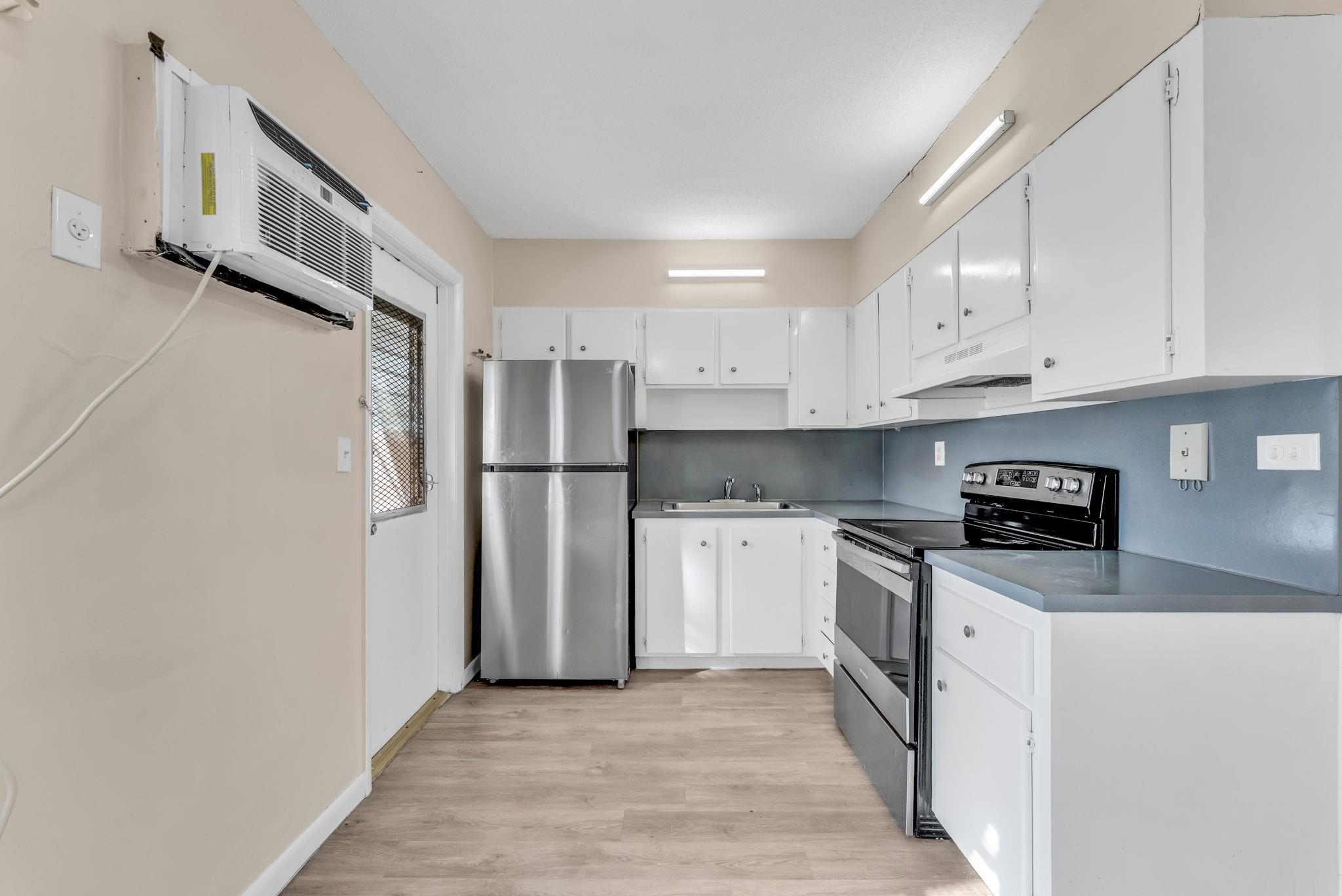 Hollywood Lawns 2-58 B - Residential Lease