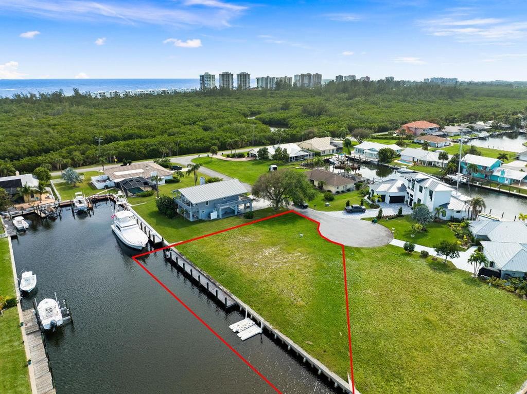 Photo of 14 Crown Court, Hutchinson Island, FL 34949 (MLS # R11034822)