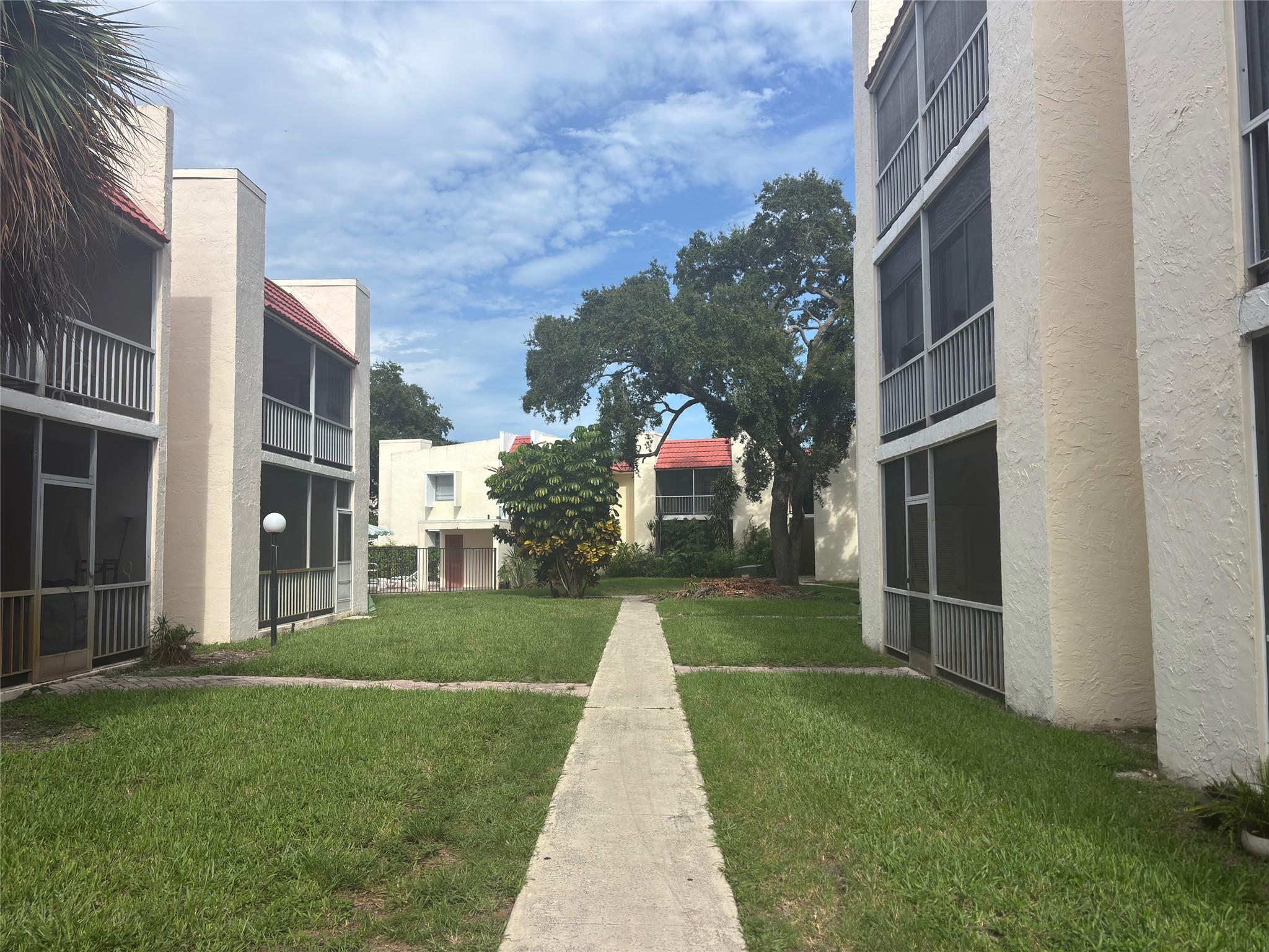 GREAT LOCATION! FIRST FLOOR APARTMENT, TILE FLOORS, SCREENED PATIO, LESS THEN A MILE FROM FAU, SHOPS, RESTAURANTS, AND MORE ... WALKING DISTANCE TO THE POOL, ONE COVERD PARKING SPOT, RENT INCLUDES WATER AND CABLE.