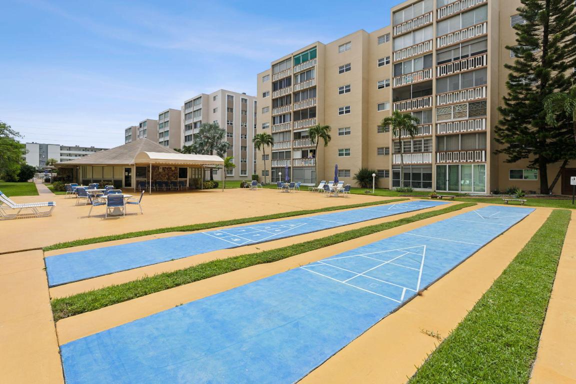 MEADOWBROOK CONDO APTS BLDG 3 - Residential