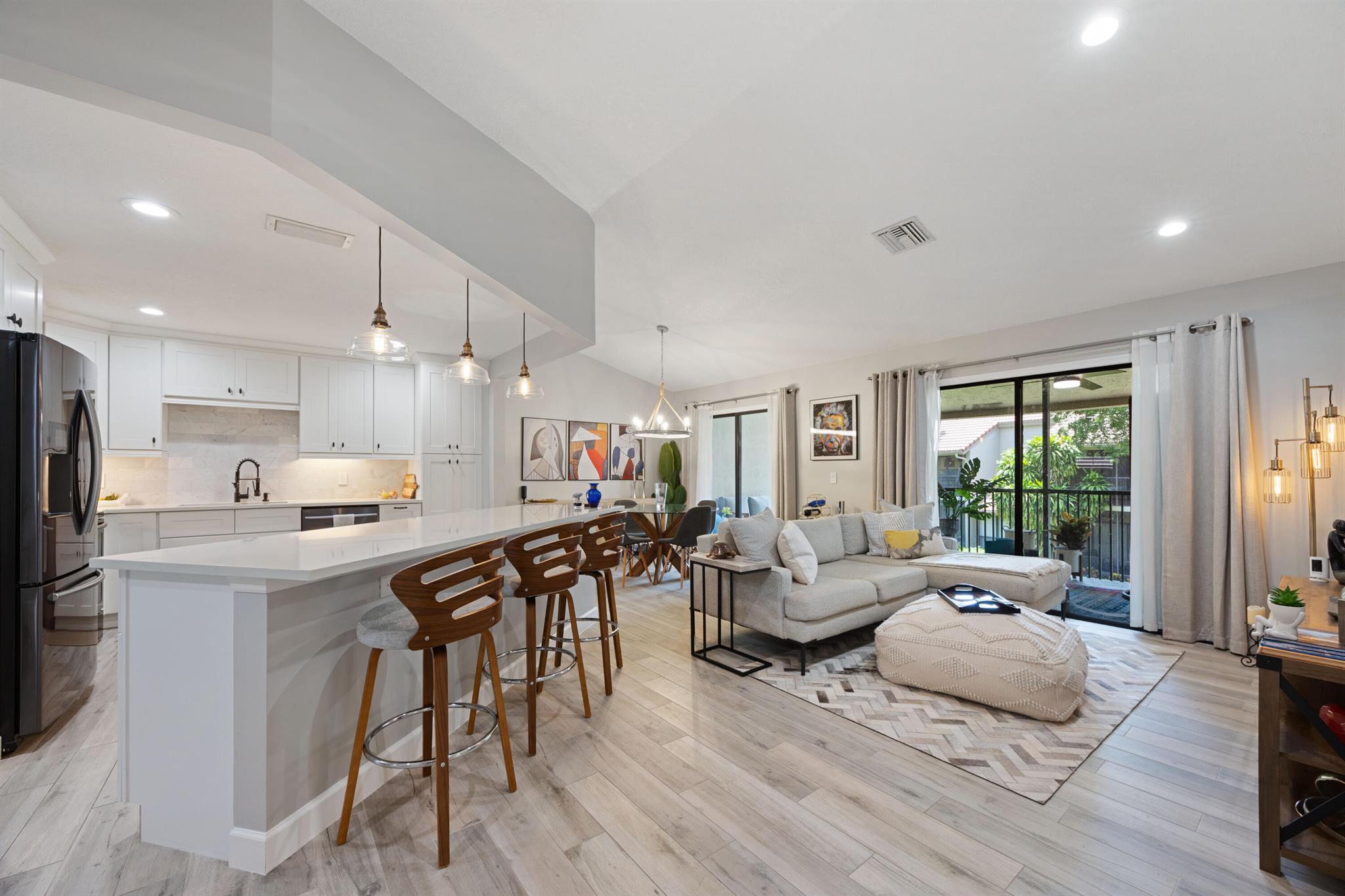 5710 Coach House F Circle F