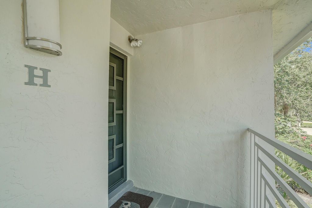 Photo of 16 Southport Lane #H, Boynton Beach, FL 33436 (MLS # R11015712)