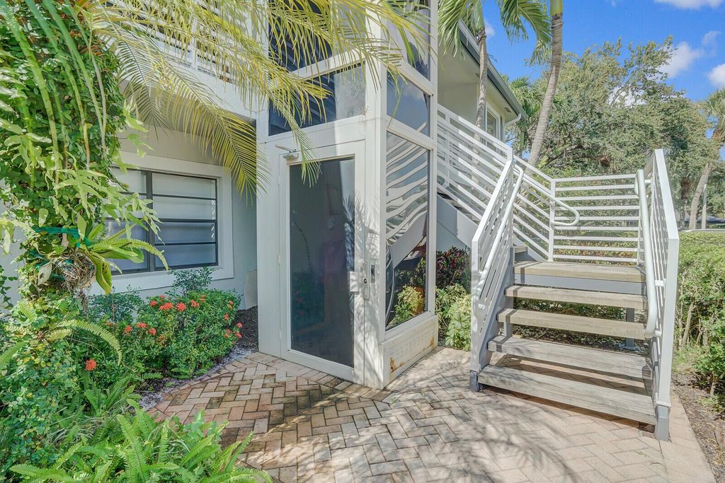 Photo of 16 Southport Lane #H, Boynton Beach, FL 33436 (MLS # R11015712)