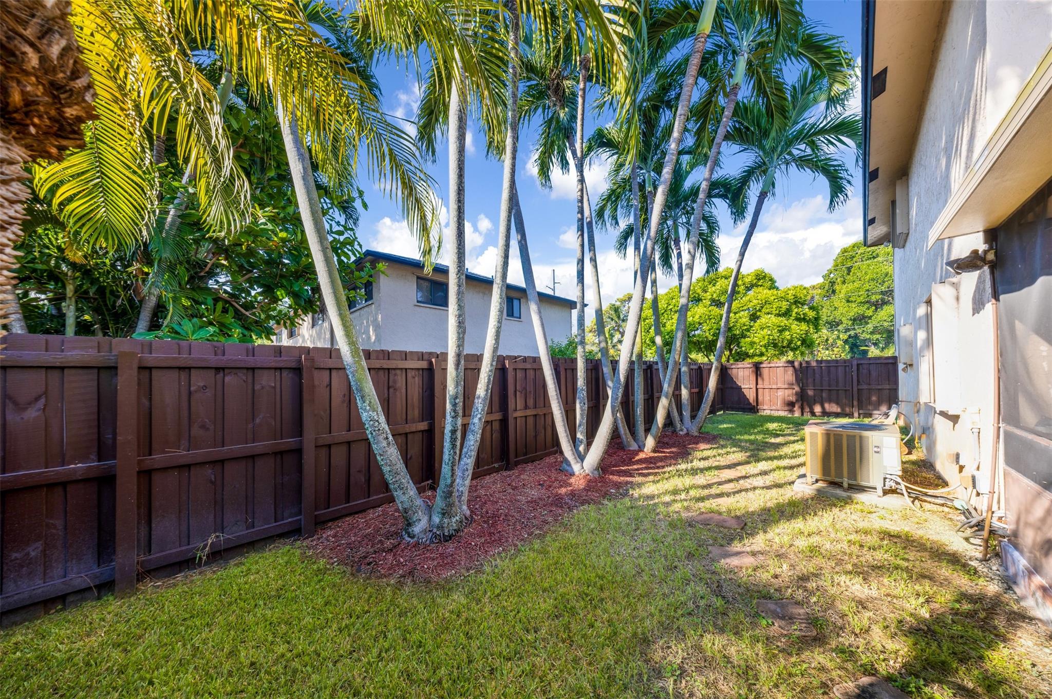 2124 NE 9th Ave 2124